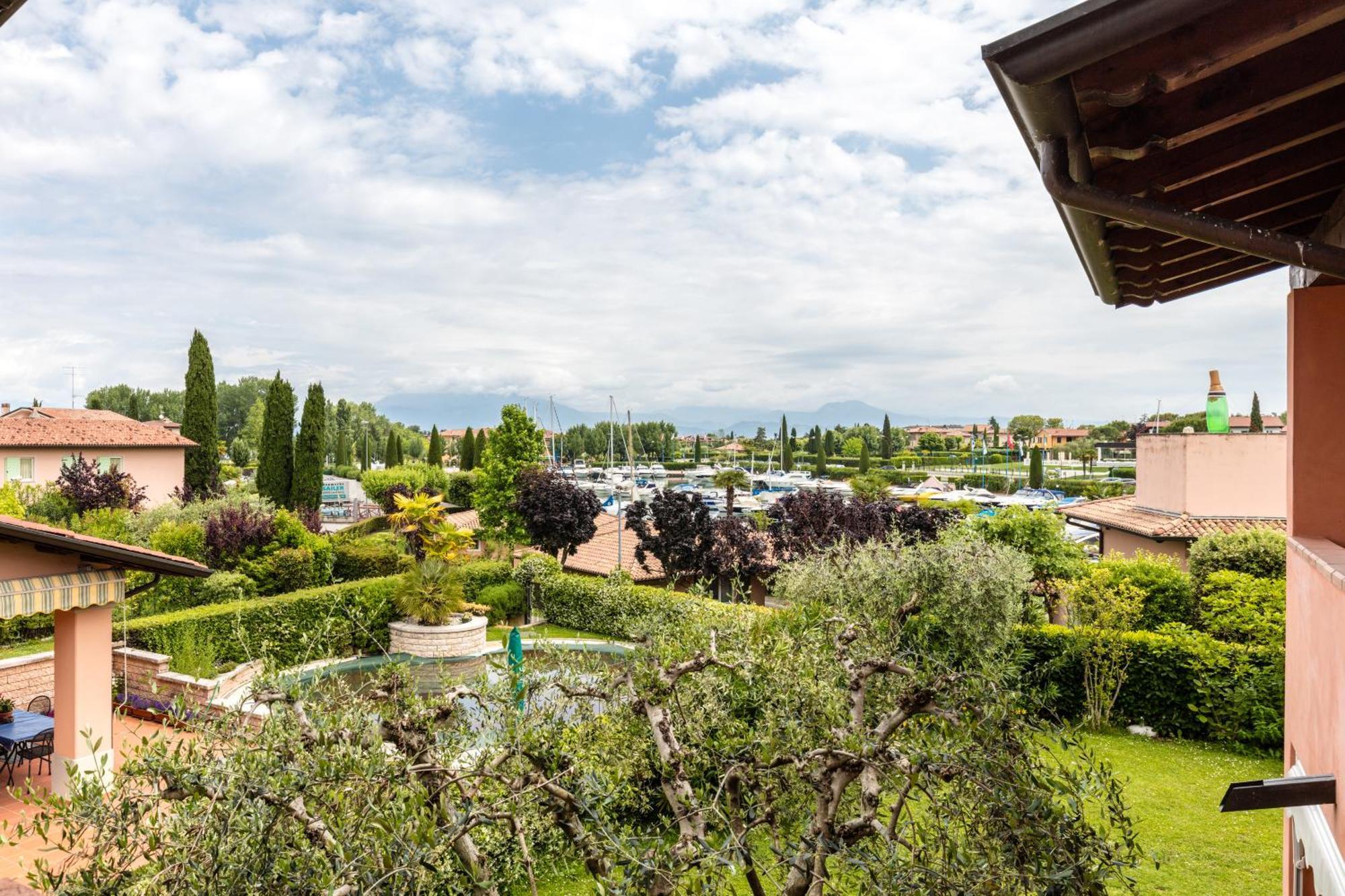 Bellasirmione Holiday Apartments Exteriör bild