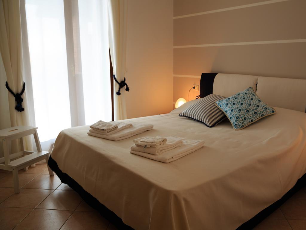 Bellasirmione Holiday Apartments Rum bild